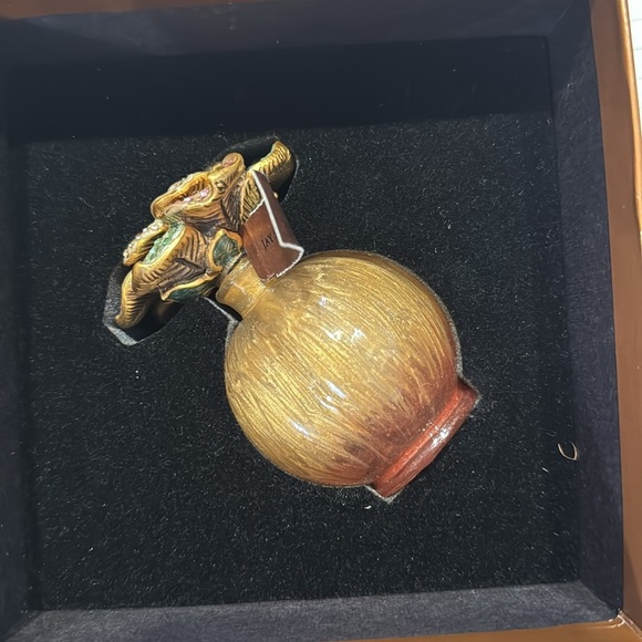 JAY STRONGWATER WINTER ROSE PERFUME BOTTLE IN ORIGINAL BOX!!
NWT
COLLECTORS ITEM - Picture 4 of 6